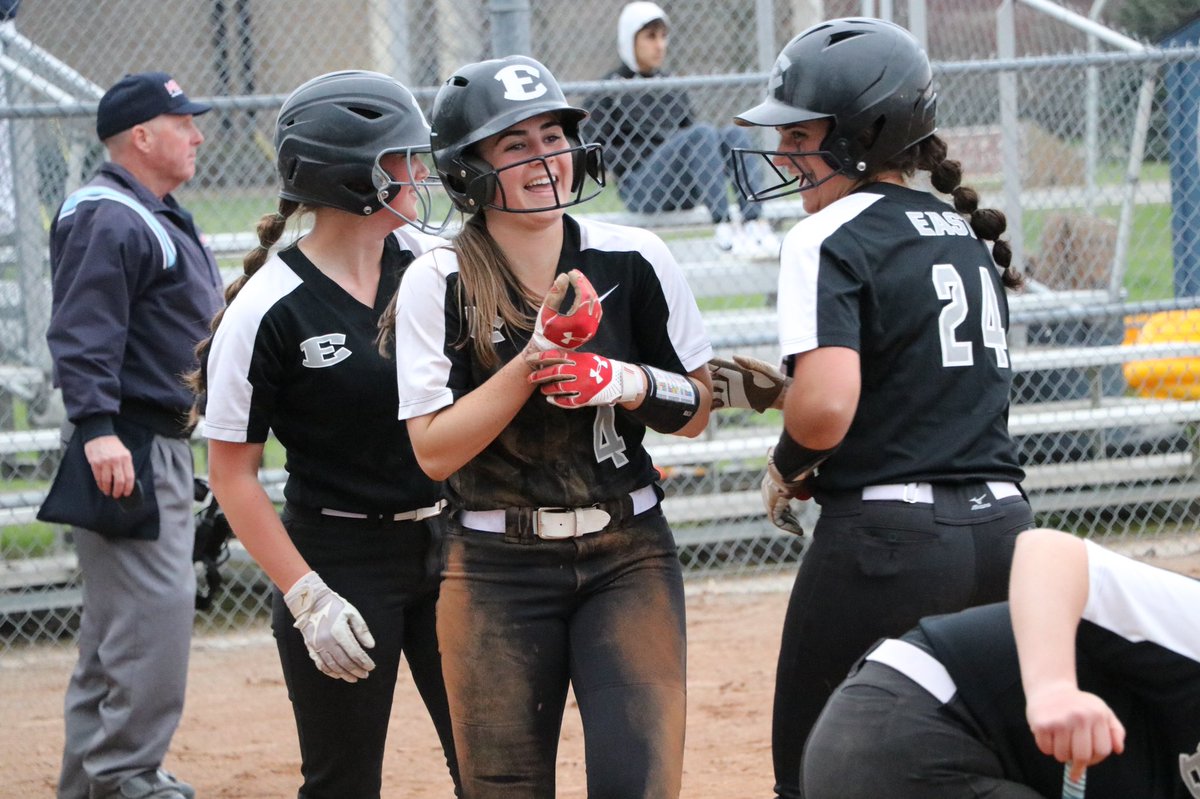 BeEast_Softball's tweet photo. Delayed after 3: 

South Lyon East - 14 
Walled Lake Central - 0 

@LisDelaney - 2 for 3 with 5 RBI
@claireloveland_ - 1 for 2 with 2 RBI 
@paulinaankawi10 - 1 for 2 with 2 RBI 

Game will restart at a TBD date. 

#BeEAST | @LakesVC https://t.co/q7c60NuD0e