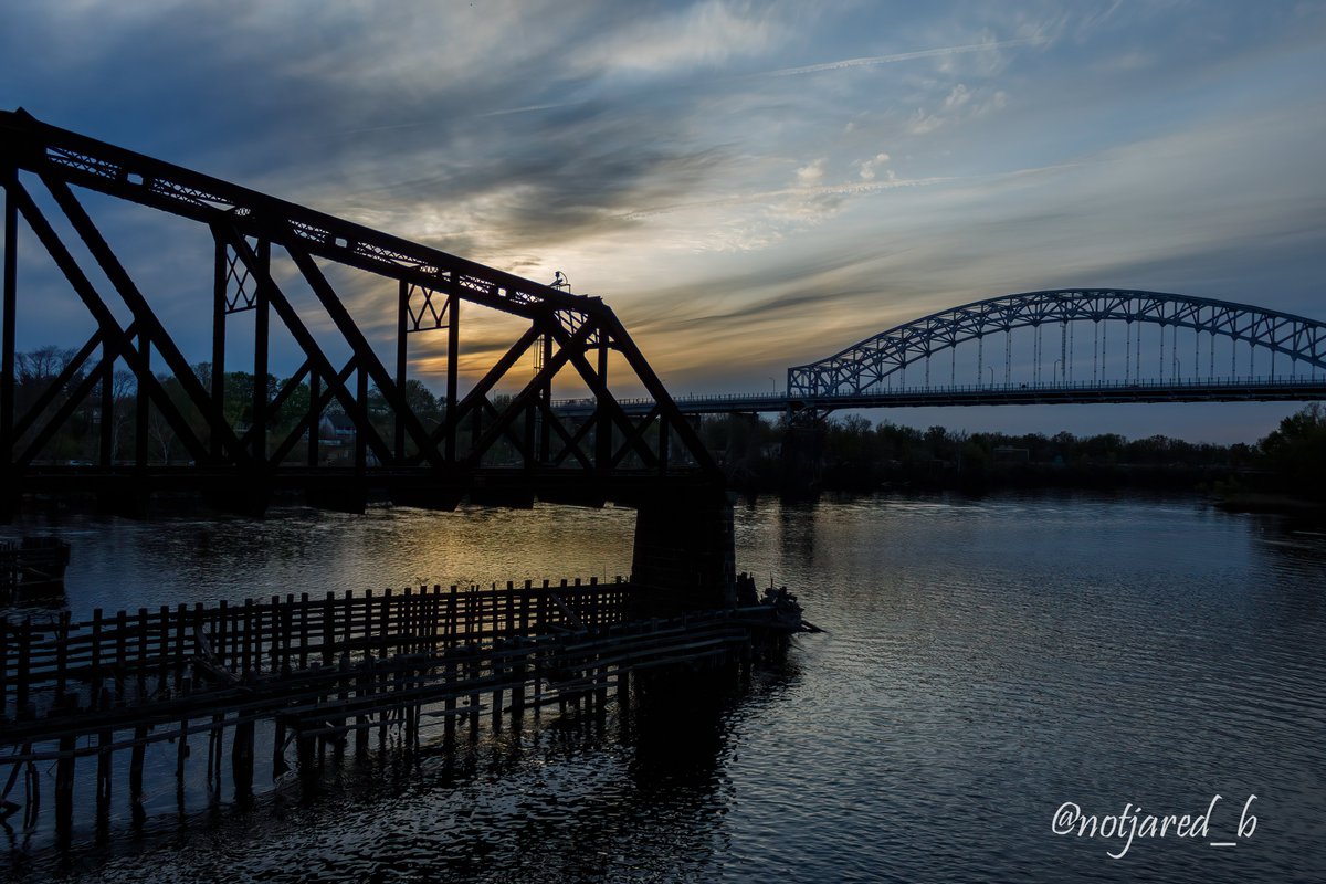 notjared_b's tweet image. #maypatternchallenge in shot one...dudset in the other 3. Still a nice night.