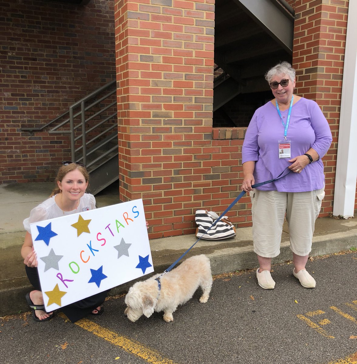 MNPSLibraries's tweet image. The rain may have dampened the ground but having therapy dogs at our drive-thru celebration certainly lifted our spirits! #mnpslibhack