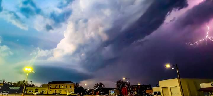 JonTheStormGuy's tweet photo. Who else loves storm Photography here on #wxtwitter ?
Here is some of my resent ones I caught!
#txwk #kswx #ewx #severeweather #Thunderstorm #Tornado #tornados #Lightning #Kansas #Texas #texasstorm #kansasstorm https://t.co/oqlnXFNbGf