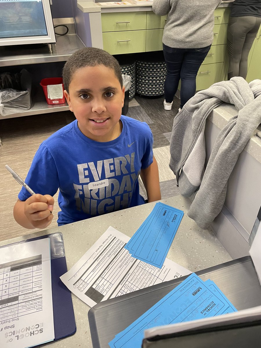 halfPR's tweet photo. School of Economics field trip today! First time the entire grade was able to go together in years because our class size is low enough!! YAY!! #OGpride #turner202strong #economics #smallerclasses https://t.co/ksKxO1Erb0
