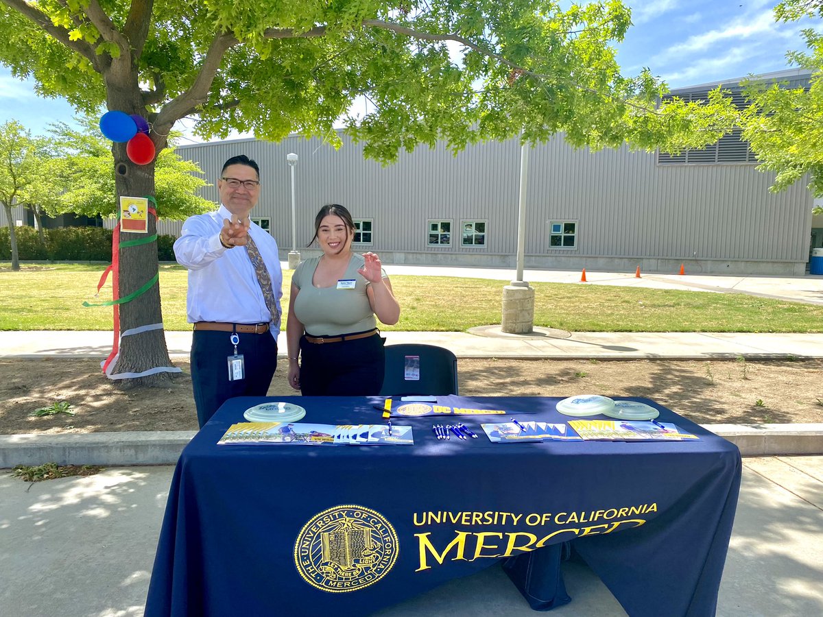 Ran into <a href="/ucmerced/">UC Merced</a> Transfer Advisor Nancy Olguin at @MaderaCCC. Transfer students, submit your SIR today and join the Bobcat family. Go ‘Cats! #BecomeABobcat
