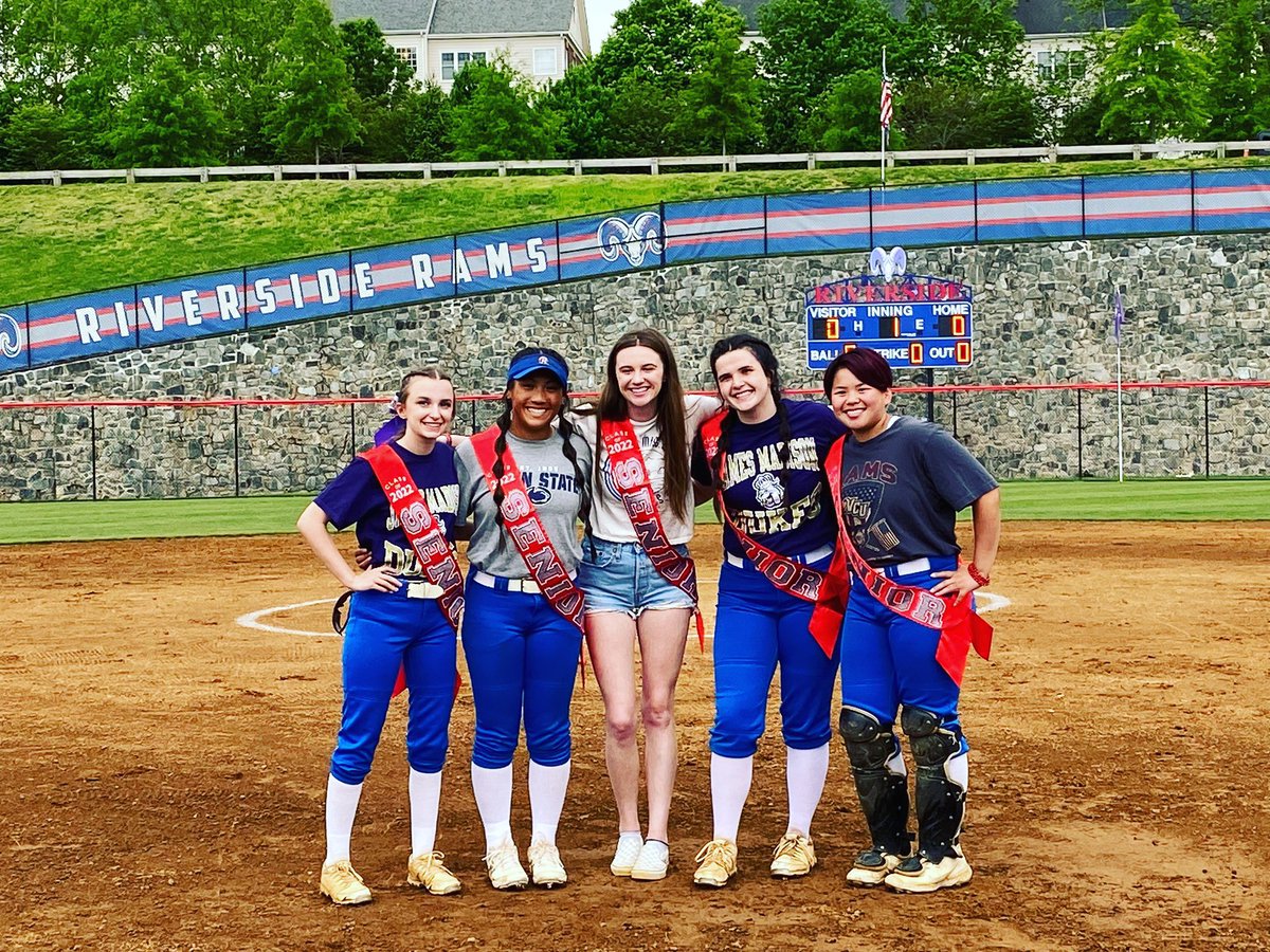 RiversideRamsSB's tweet photo. Rams celebrate our 5️⃣ seniors with a W!!! Congrats Hailee, Lauren, Emma, Lauren &amp; Marley. Thank you so much for all that you’ve done for the Rams community! #RAMily 💙🐏🥎❤️ https://t.co/1qCDgePF4q