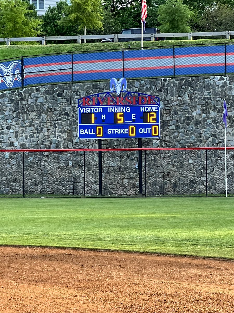 RiversideRamsSB's tweet photo. Rams celebrate our 5️⃣ seniors with a W!!! Congrats Hailee, Lauren, Emma, Lauren &amp; Marley. Thank you so much for all that you’ve done for the Rams community! #RAMily 💙🐏🥎❤️ https://t.co/1qCDgePF4q