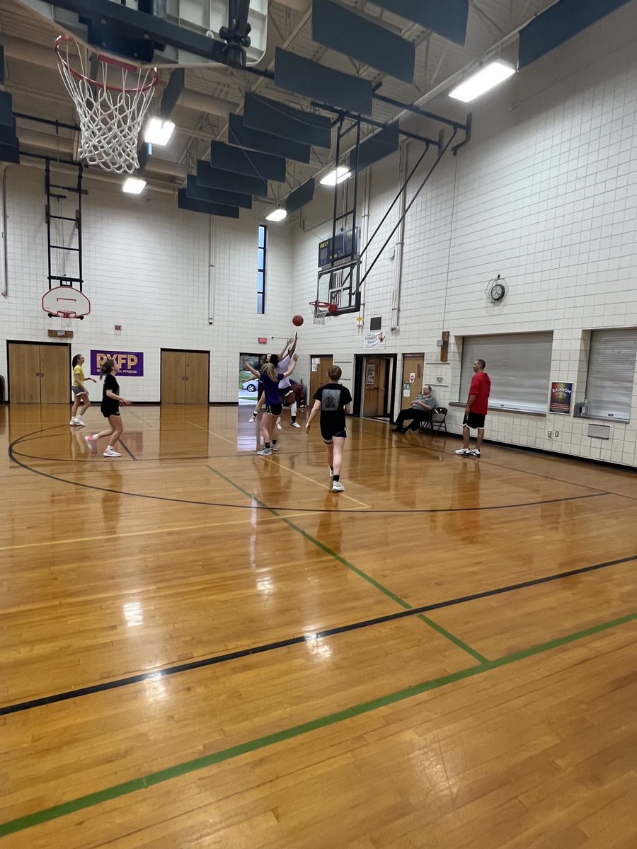 PrimeTimeHoops2's tweet image. Getting ready for the ⁦@prospectsbball⁩ this weekend. Good work girls