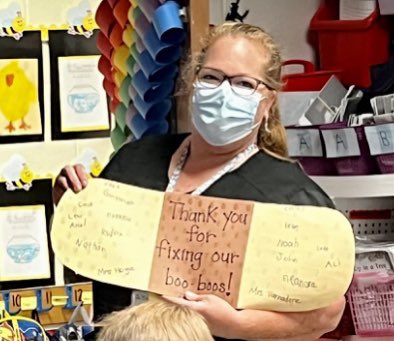 MtGallantElem's tweet photo. Our Knights appreciate Nurse Wendie!  #nursesweek2022 #workofthe❤️ https://t.co/LT0z2JhhWP