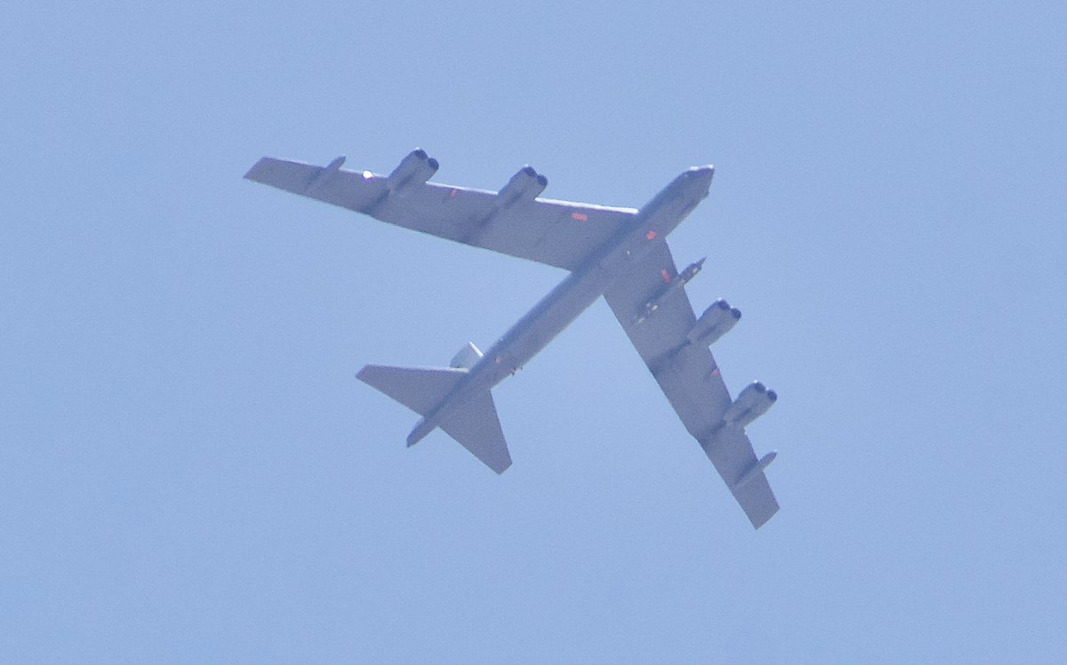 ShorealoneFilms's tweet photo. A USAF B-52H w/ a ALCM test article attached to its inner most pylon, doing on a test mission from ED. This test article was dropped between 11:38am and 11:45am as it was not seen on return to ED. #AvGeek #BUFF #EDAFB 05-04-22 https://t.co/1uoRakb9gA