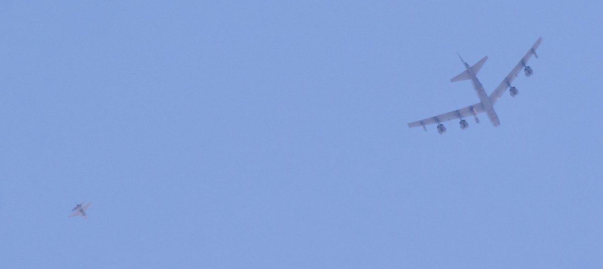 ShorealoneFilms's tweet photo. A USAF B-52H w/ a ALCM test article attached to its inner most pylon, doing on a test mission from ED. This test article was dropped between 11:38am and 11:45am as it was not seen on return to ED. #AvGeek #BUFF #EDAFB 05-04-22 https://t.co/1uoRakb9gA
