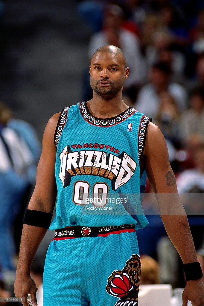 jaysanw's tweet photo. @RexChapman #BenoitBenjamin was the Vancouver-era @memgrizz franchise's first-ever PF (otherwise a center the rest of his career, being then Big Country Reeves' teammate).

He played 13 games before he was traded to @Bucks.

#FunFact His '95-'96 ended up being an 83-game ironman season. https://t.co/Qkpxc8605K