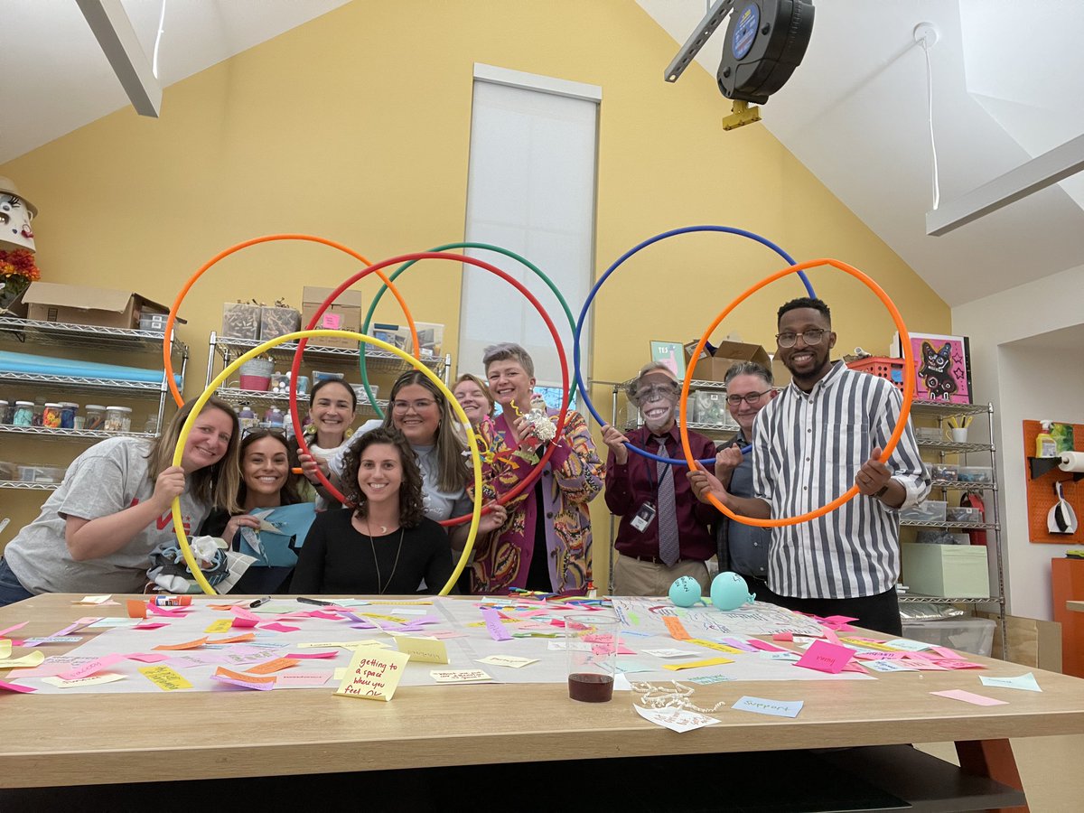 Hanging with the #j_xd crew. Big love for my #abd_mac <a href="/WISRedDevils/">WIS Red Devils</a> <a href="/stm_raiders/">Saint Thomas More</a> <a href="/shschooldc/">Sacred Heart School</a> family! #makered #mcl101 #mcl