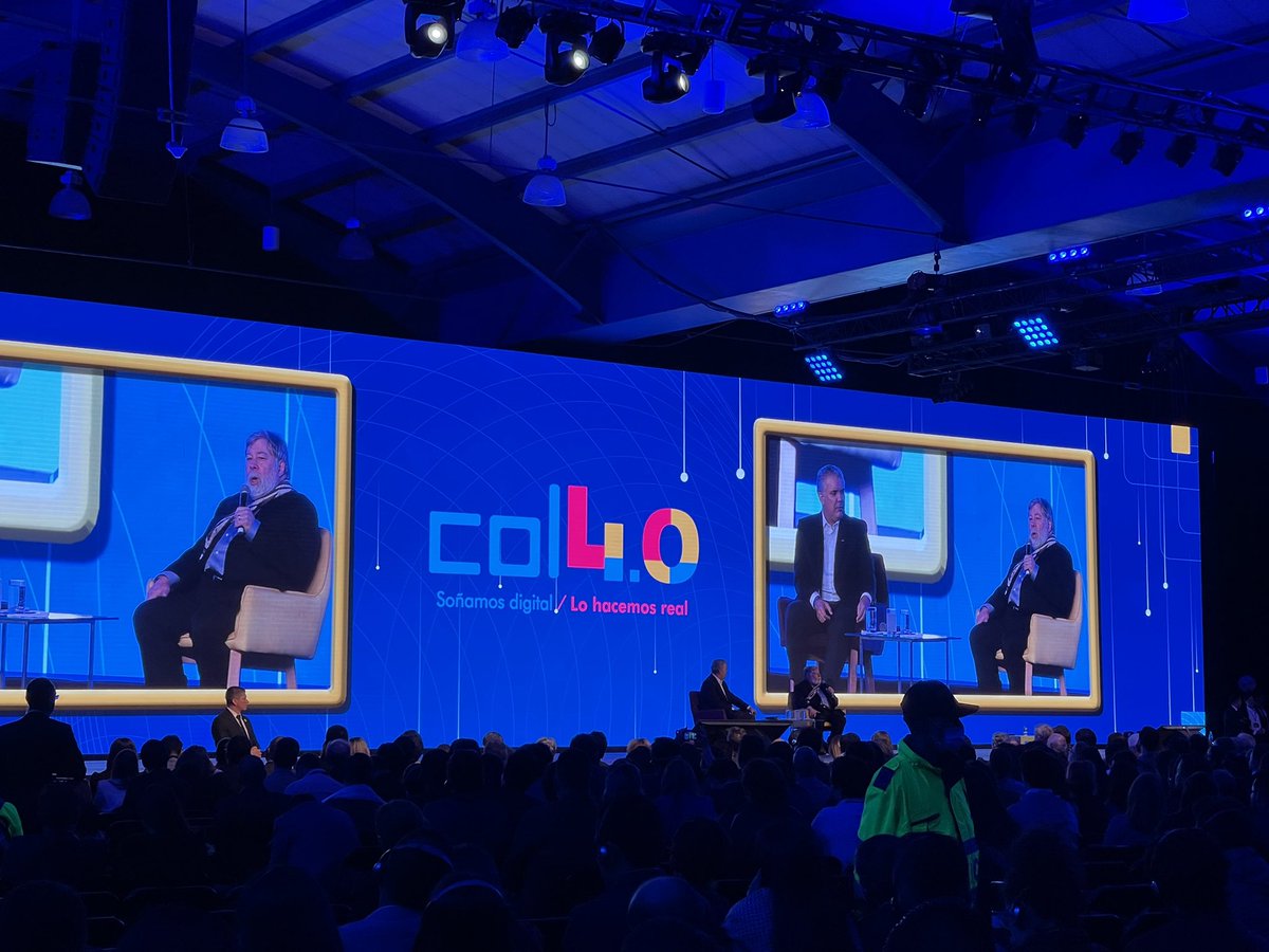 santiagopinzong's tweet photo. “Chief Disruption Officer”
@stevewoz
Es lo que necesita una organización.
Punto clave que enfatiza en entrevista con @IvanDuque para iniciar #Colombia40
#TransformaciónDigital
#ExponentialMindset https://t.co/OynbXunBbk