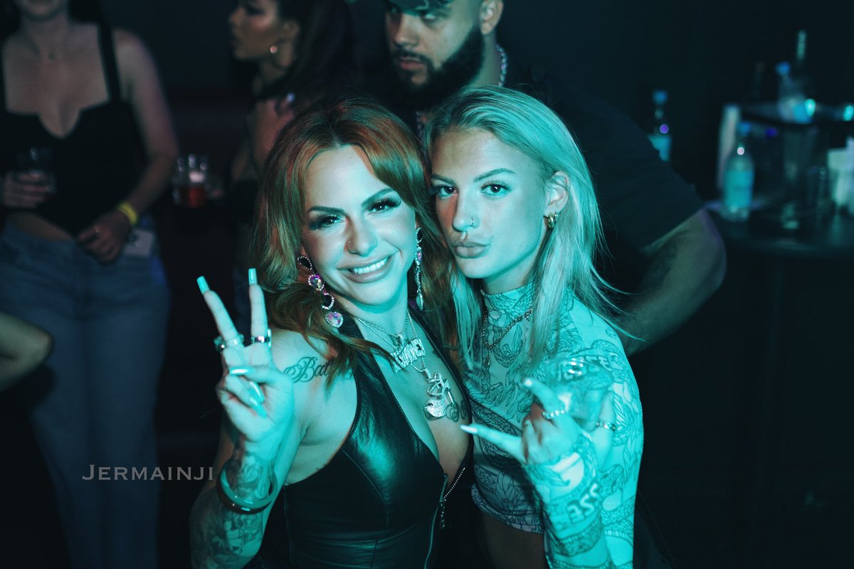 esvieXO's tweet photo. Be sure to go stream #GirlsGoneDuh
@taymoneyduh really snapped on this
whole project #GoTay @DuhUniversity https://t.co/6SXmI5PXk8