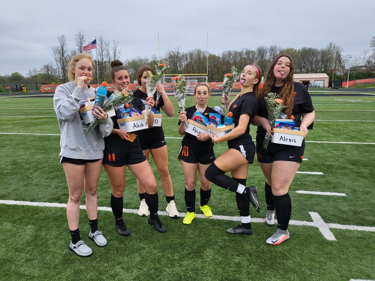 When they're not scoring g⚽️als, they're acting silly...or eating cookies...🤣