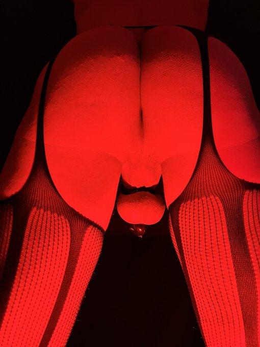 Make it nice and red please 😈 https://t.co/w6I5RyLpax