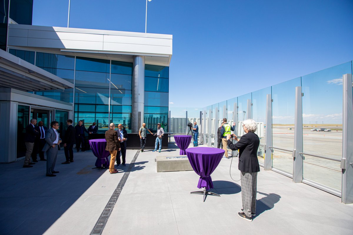 DENAirport's tweet photo. Today, DEN team members, @MayorHancock, @SouthwestAir &amp; partners officially cut the ribbon celebrating the opening of the east side of Concourse C: including 16 new gates, an outdoor deck, comfy seating, charging stations, restrooms, nursing rooms a pet relief area &amp; so much more https://t.co/wvFVaJ0MG9