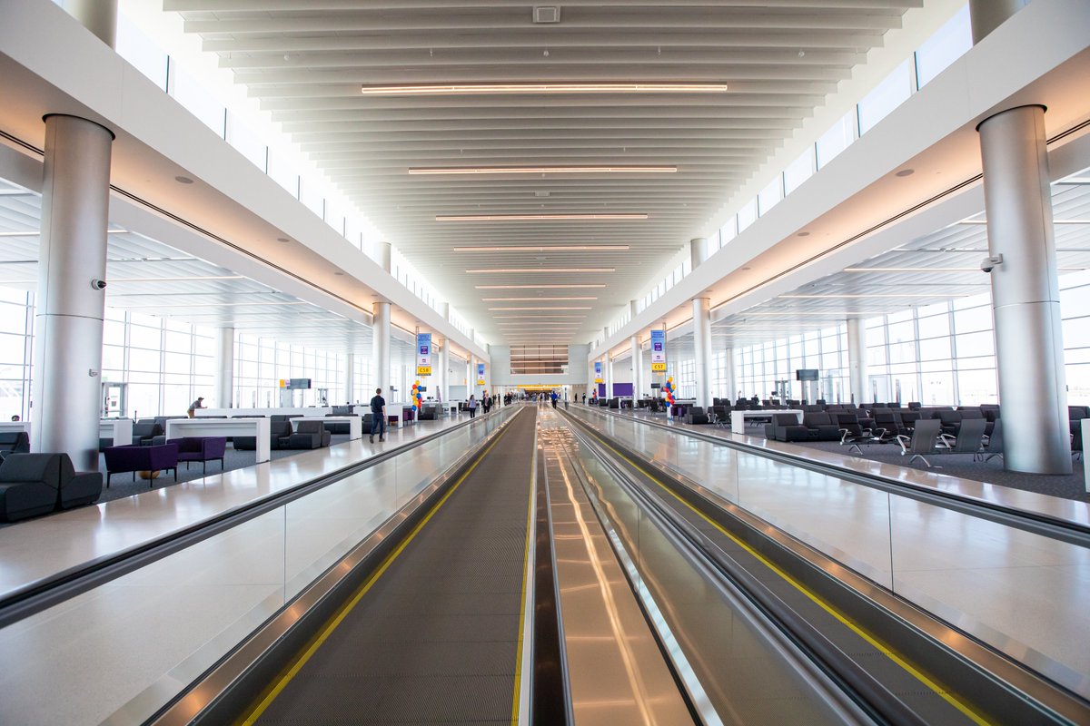 DENAirport's tweet photo. Today, DEN team members, @MayorHancock, @SouthwestAir &amp; partners officially cut the ribbon celebrating the opening of the east side of Concourse C: including 16 new gates, an outdoor deck, comfy seating, charging stations, restrooms, nursing rooms a pet relief area &amp; so much more https://t.co/wvFVaJ0MG9
