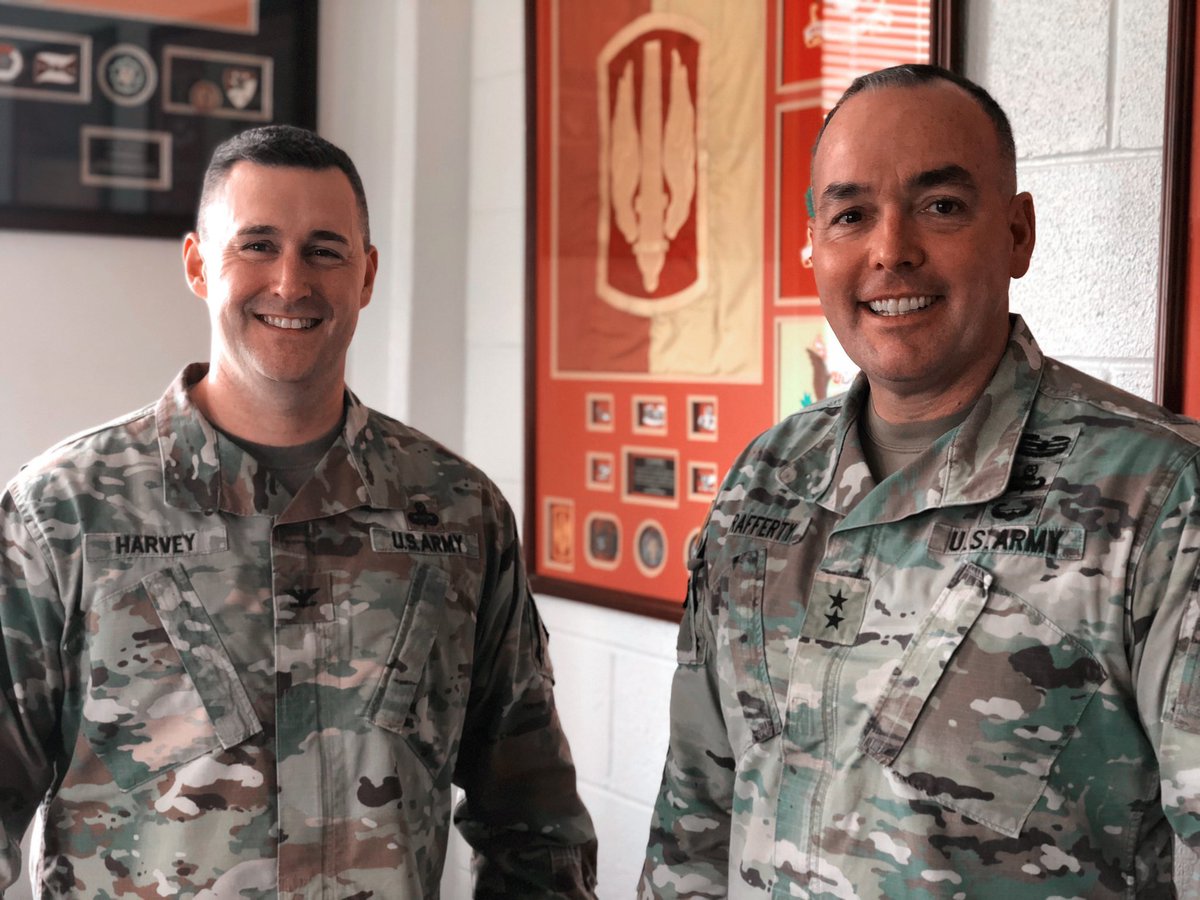 18thfabcdr's tweet photo. Great time learning from Major General Rafferty (former Steel 6) during my trip to Fort Sill.

@18th_FA_BDE @OfficialFtSill 
#fieldartillery #artillery #fortsill #fires #HIMARS #winningmatters #toughprouddisciplined #steelbrigade #goarmy #army #usarmy https://t.co/hglnAoqwvE