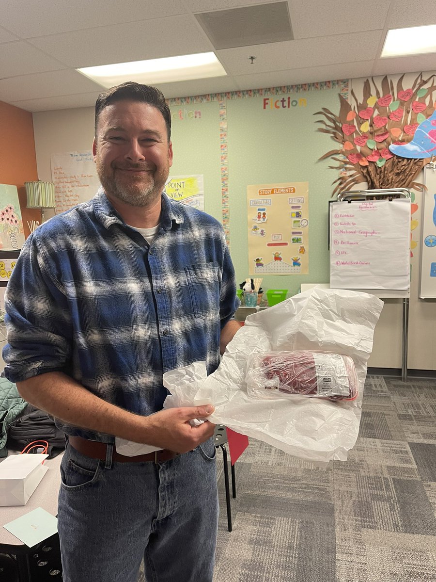 KelleyCirrito's tweet photo. “Well my dad likes a good steak!” Then steak it is! Thanks @kcindymoose for all the support and help this year!! @MMillhuff @SherryEvilsizo1 @MadisonPlaceK5 https://t.co/HwGFblYXfe