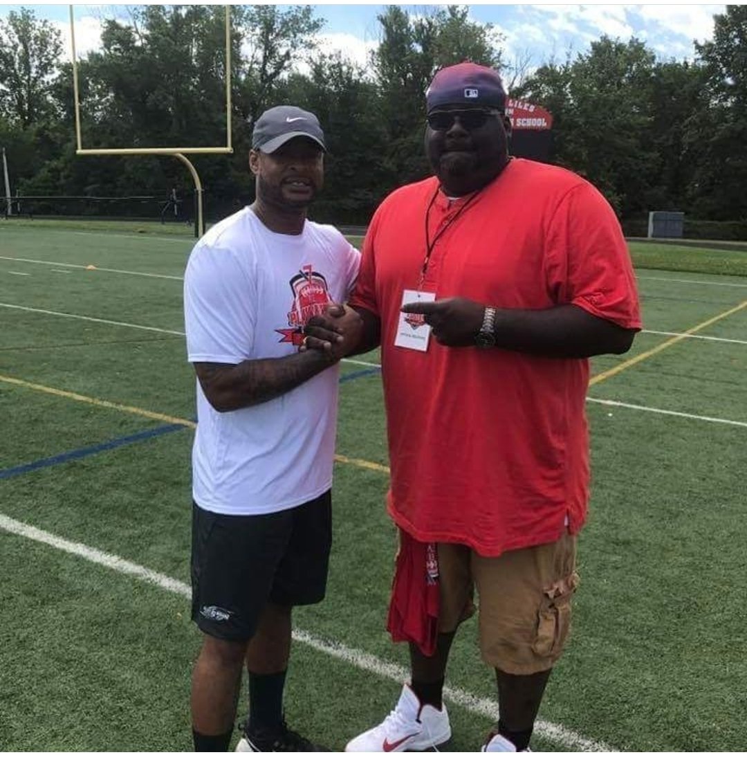 tmason18's tweet photo. #TBT it was an honor to work with my brother @vick757 again and @MichaelVick to set up Mike's #eliteplaymakers showcase at my  and the great Keion Carpenters HS @WoodlawnHS_BCPS in honor of #KC29 #Brotherhood @NFLPAFmrPlayers @NFLLegends @NFL https://t.co/jQvQSG3qBf