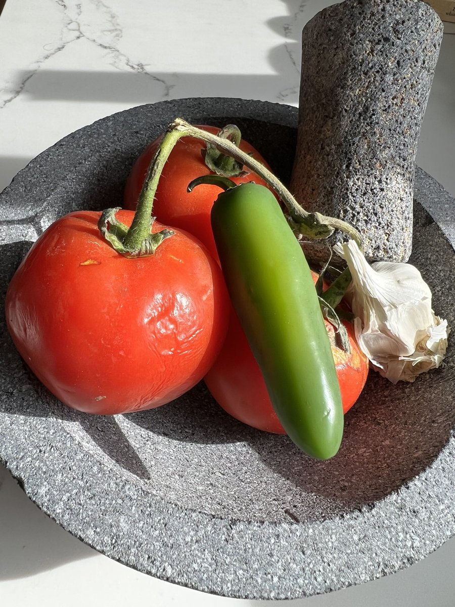 mbilotti's tweet image. tried out my new molcajete for cinco! ¡muy delicioso!