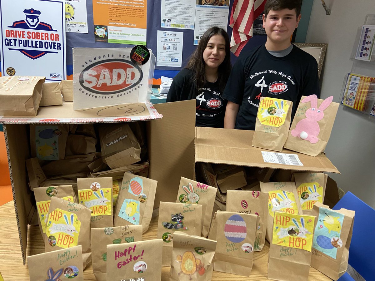 hhhsSADD1's tweet photo. Our @YSA Global Youth Service Day @SpartanHhhs was nothing but #Stand4Good and #HWPActionGrant @MakersofGood. Proud of our @hhhssadd generosity of time & passionate to help others. https://t.co/uVLYONm8fX