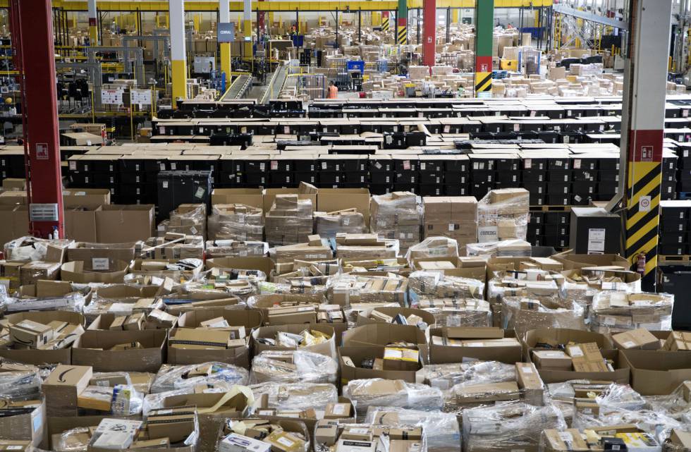 Lusashuin's tweet photo. No solo es la producción, si nos pasamos al empaquetado, ya que lo de hoy es pedir por ¨Famazon, Tienda libre, Shuin( de ahí radica mi nombre), etc¨. Cuántas bolsas, papel y cajas no se utilizan para enviar hasta una prenda mini? https://t.co/JAlrtcbmLu