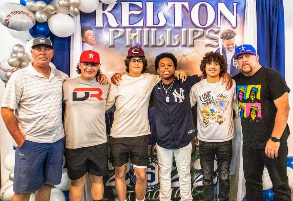 TheBigRdMachine's tweet photo. Man it felt good to have the guys together again…these 4 are truly extraordinary young men…family for life! #alloutfam #coachlife #goats https://t.co/SookH2gWIh