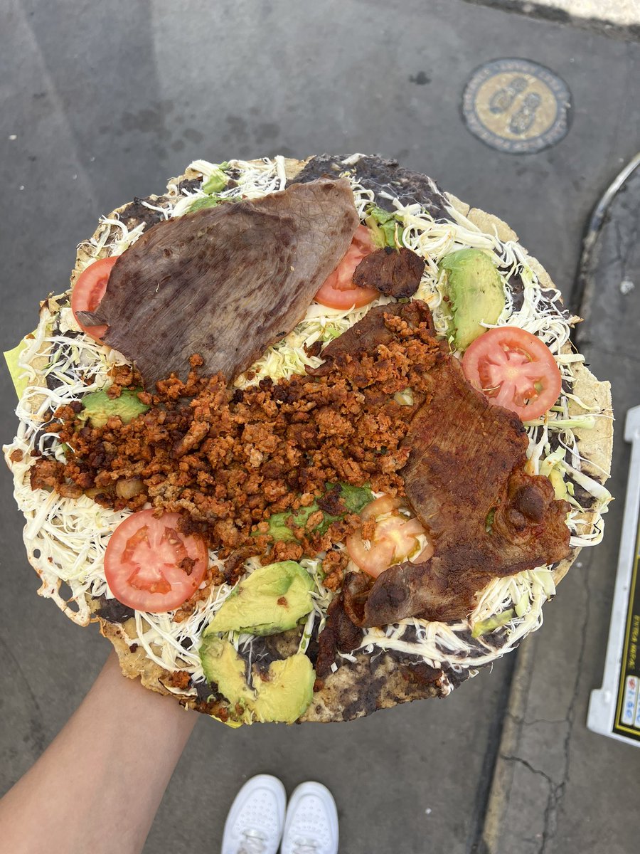 TastingVegasBea's tweet photo. Have you tried a #Tlayula before? #lasvegas #vegaFootruck #streetfood 🚚 Taquizas Lopez https://t.co/FGM6qPGdCz
