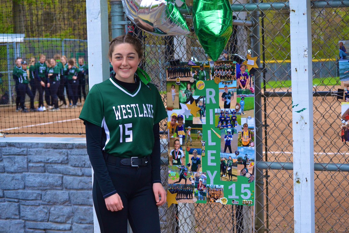 Demonssoftball's tweet photo. We 💚 our seniors, Riley and Abbey! 

😈💚🥎 https://t.co/n7KIptAyle