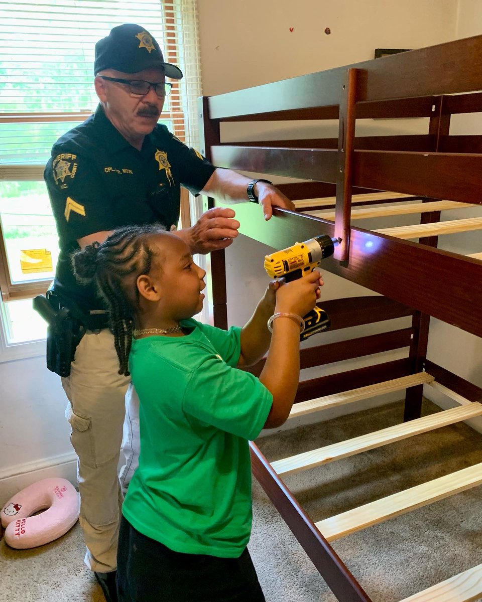ABedandABook's tweet photo. Another fun delivery day thanks to @pitstopsforhope and @raywright_NC for helping us provide four amazing kids are dreaming in their own bed tonight thanks to this awesome partnership!
#bookmarksnc #sweetdreams #everychildmatters #forthekids #helpyourcommunity #growtogether https://t.co/a3IdB0tFXw