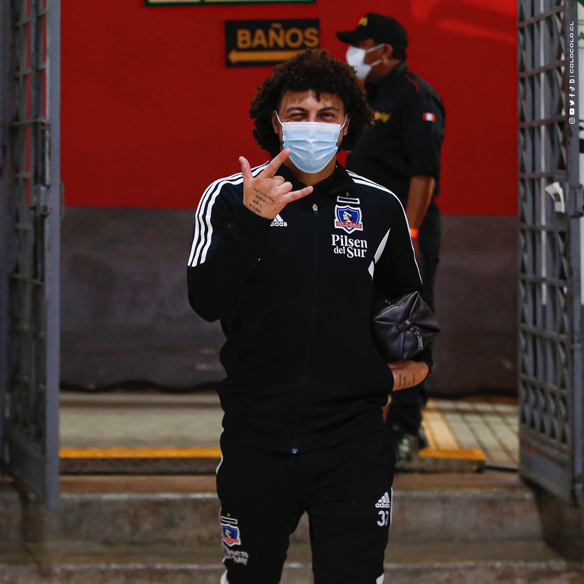 ColoColo's tweet photo. ¡LLEGAMOS AL NACIONAL! 🏟🇵🇪

Esta noche cueste lo que cueste 🎶 
#Libertadores 🏆 https://t.co/32ozSmehIY