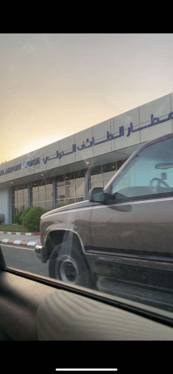 7il8e's tweet photo. كان أجمل شعور بالمطار لمن أشوف إستقبال الاشخاص لاحبابهم ،كنت أناظر اي شخص يستقبل محبوبه وأدعي لهم  إن ربي مايفرقهم ويبقون على ذا الحُب سوا إستقبال الاولاد لامهاتهم او الاخوان لاخواتهم🫂❤️. https://t.co/Nbcv9hpwez