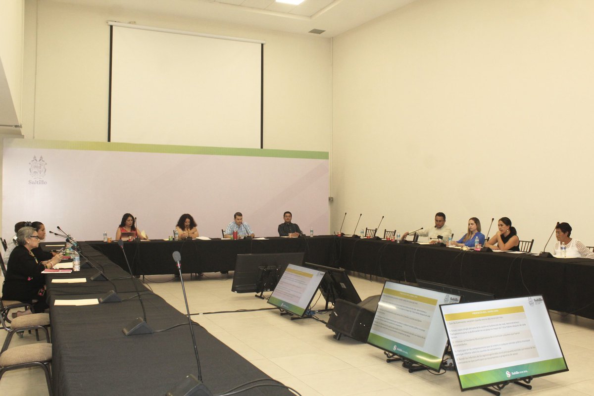 ddakys's tweet photo. Esta tarde trabajando en equipo con integrantes de la Comisión de Gobernación y Puntos Constitucionales del @SaltilloGob. 

Avanzando en la actualización de algunos reglamentos del Municipio. #Saltillo https://t.co/kfryHuOSpv