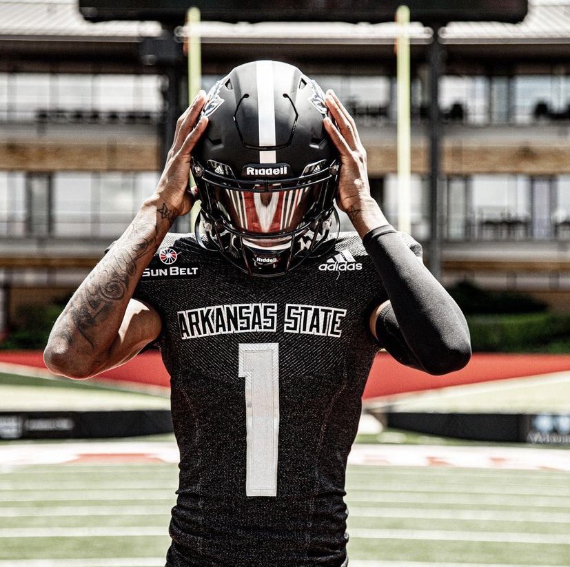 JaylenRaynor_'s tweet photo. After a great conversation with @CoachHeck_ I am blessed to have received an offer from Arkansas State University ! @CoachWillert @Hort116 https://t.co/wnWPmOh66k