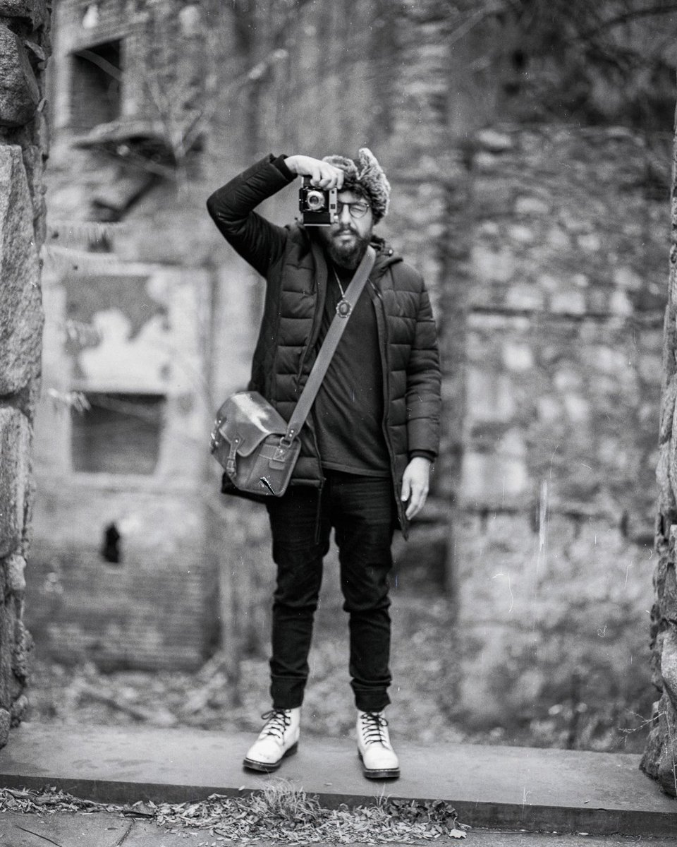 Paramoarts's tweet photo. Fellow photographer #pentax67 #Lomography #ladygrey #abandonplaces #filmphotography https://t.co/g7wQqEbig2