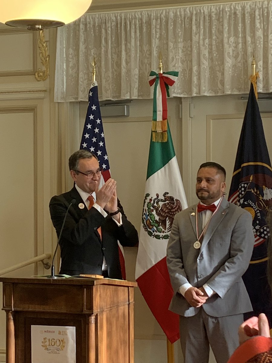 UtahRossRomero's tweet photo. Congratulations to @Je7yruso on receiving the #Ohtli award for the work he has done with @latinosinacti0n.  His passion for serving students and helping them succeed is evident and contagious. The youth are our legacy and future. Thanks to @ConsulMexSal for the celebration. https://t.co/9HgpwCB8YB