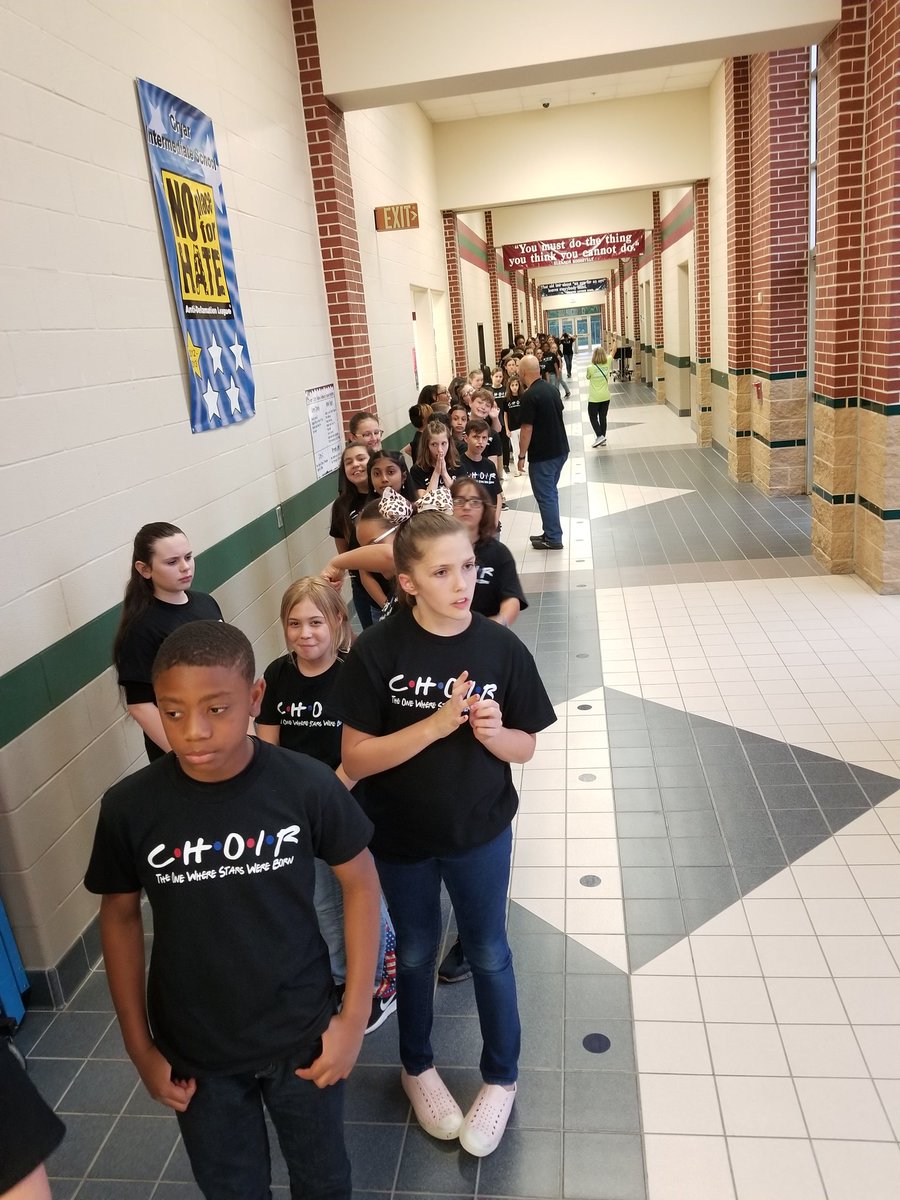 Stephan30192652's tweet photo. Cryar choir students ready for their final concert of the school year. What a dedicated group of students! @CryarCISD @ConroeFineArts https://t.co/N49cGZhEKv