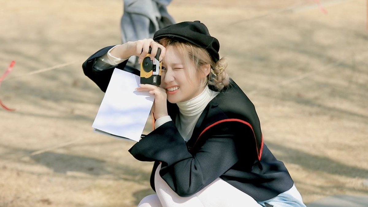 TWICE tweet media