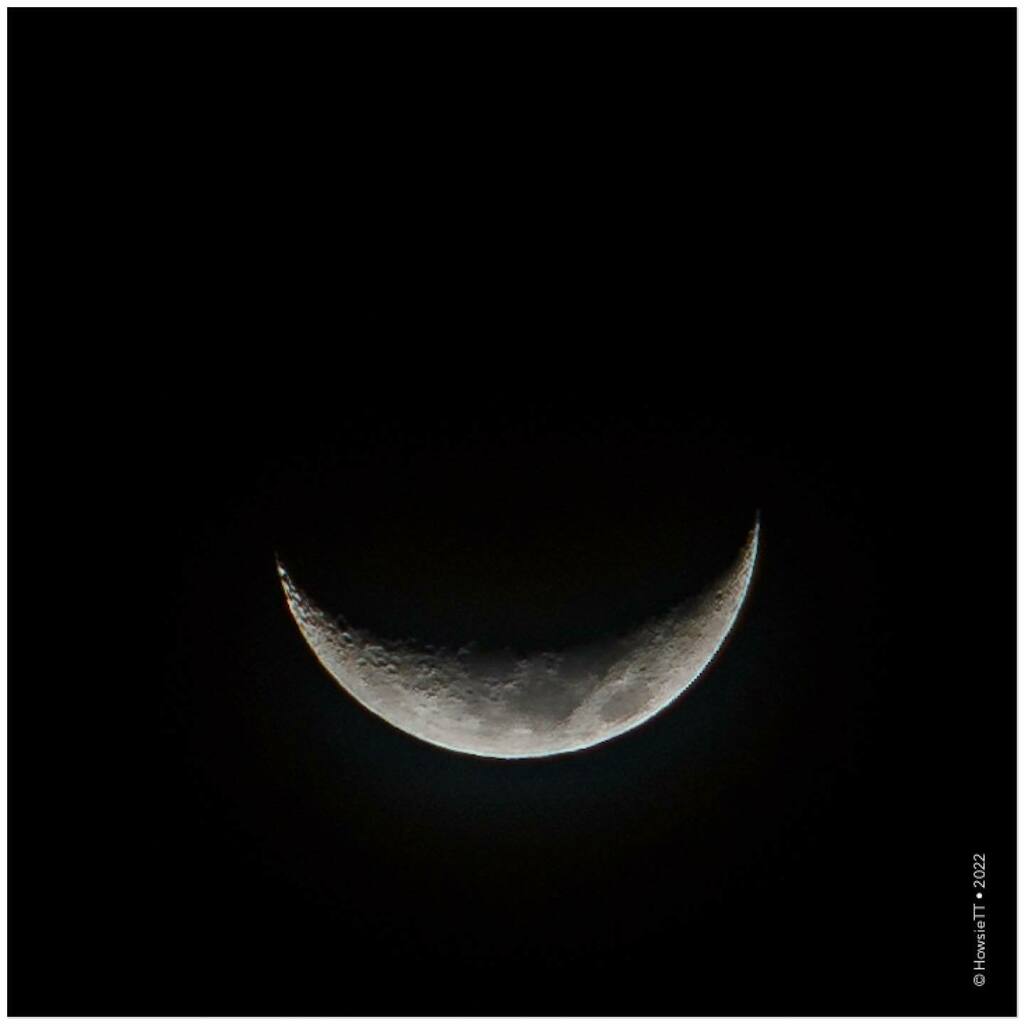 howsiett's tweet photo. Waiting for the cow…
.
.
#crescentmoon
#moon
#Life
#photojournal
#yourshotphotographer 
#experiences 
#trinidadandtobago 
#shotoftheday
#Nikonphotography 
#nikond7200 
#nikon70200mm https://t.co/IVnyuGRauz https://t.co/2LiKBm9J6K