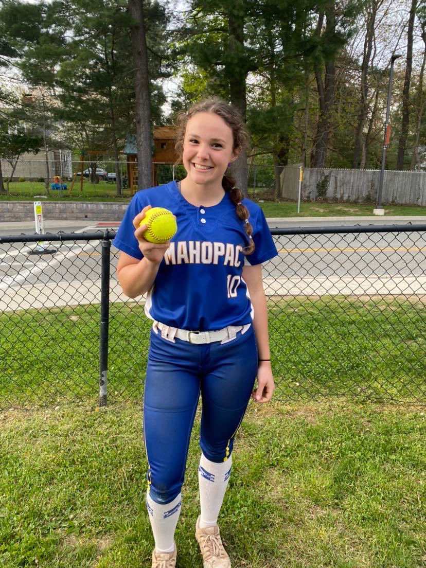 DINGER ALERT !! Congratulations to <a href="/LanterMia/">Mia Lanter</a> on hitting a Hr 💣tonight ! Great job ! Go Huskies! <a href="/Ringor/">RINGOR</a> <a href="/EStateHuskies/">Empire State Huskies</a> <a href="/CoachJoeHuskies/">Joe Porcelli</a> <a href="/3N2TeamClutch/">3N2TeamClutch</a> <a href="/huskies_sottile/">Empire State Huskies Sottile</a>