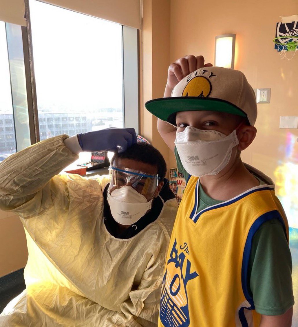 KylenMills's tweet image. In Jan, 10-yr-old Noah’s aunt tweeted at Gary Payton II asking for a bday shout out for her nephew who’s battling Leukemia &amp;amp; is a big fan. Instead, GPII surprised Noah at the hospital. Fans can vote for Gary to win the Community Assist Award: bit.ly/3LQBPQm #dubnation