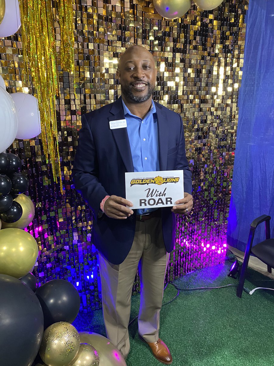 Leon4AG's tweet photo. Another great day of campaigning. Started at Pine Bluff Chamber Business Expo, then on to Helena for the Kiwanis Candidate Meet &amp; Greet. #rightchoicerightnow #arpx https://t.co/7mD8qL8JKP