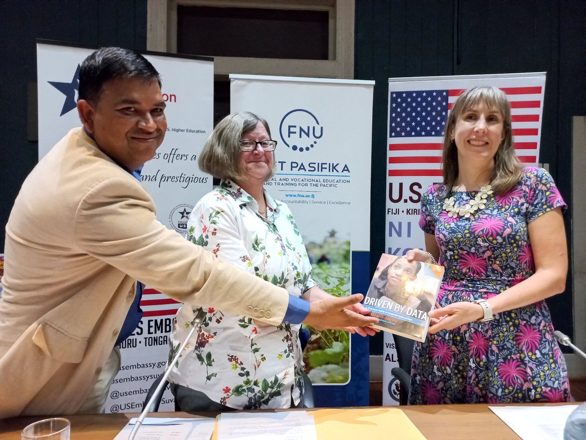 FNUFiji's tweet photo. As part of it's #ART programme, the @USEmbassySuva extended its reach to the Fiji National University through the donation of books to the university library today.
#NoquFNU #TeamFNU #artprogramme https://t.co/KC1eEueUof