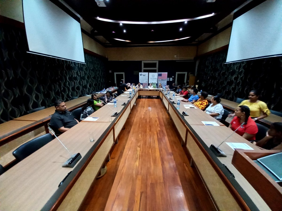 FNUFiji's tweet photo. As part of it's #ART programme, the @USEmbassySuva extended its reach to the Fiji National University through the donation of books to the university library today.
#NoquFNU #TeamFNU #artprogramme https://t.co/KC1eEueUof
