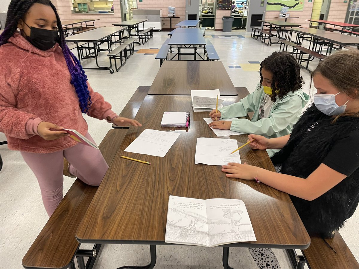 A4Hughes's tweet photo. This week my 3rd grade r-controlled group read The Bird Watch. Today we took our knowledge about birds and went for a bird walk. 🐦 #chdreambuilders https://t.co/mLaQHBPPXb