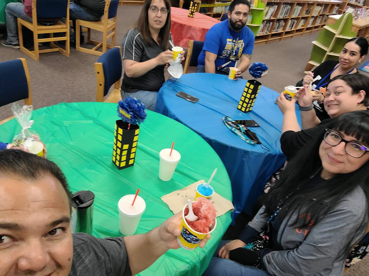 afaudoa10's tweet photo. Thank you, Admin for the Tacos AL Pastor and Kona Shaved ice!!!! Good times, at Desertwind!!! #TeacherAppreciationWeek  #teamSISD #ColtsNation  @afaudoa10 https://t.co/4FgG5RjjDD