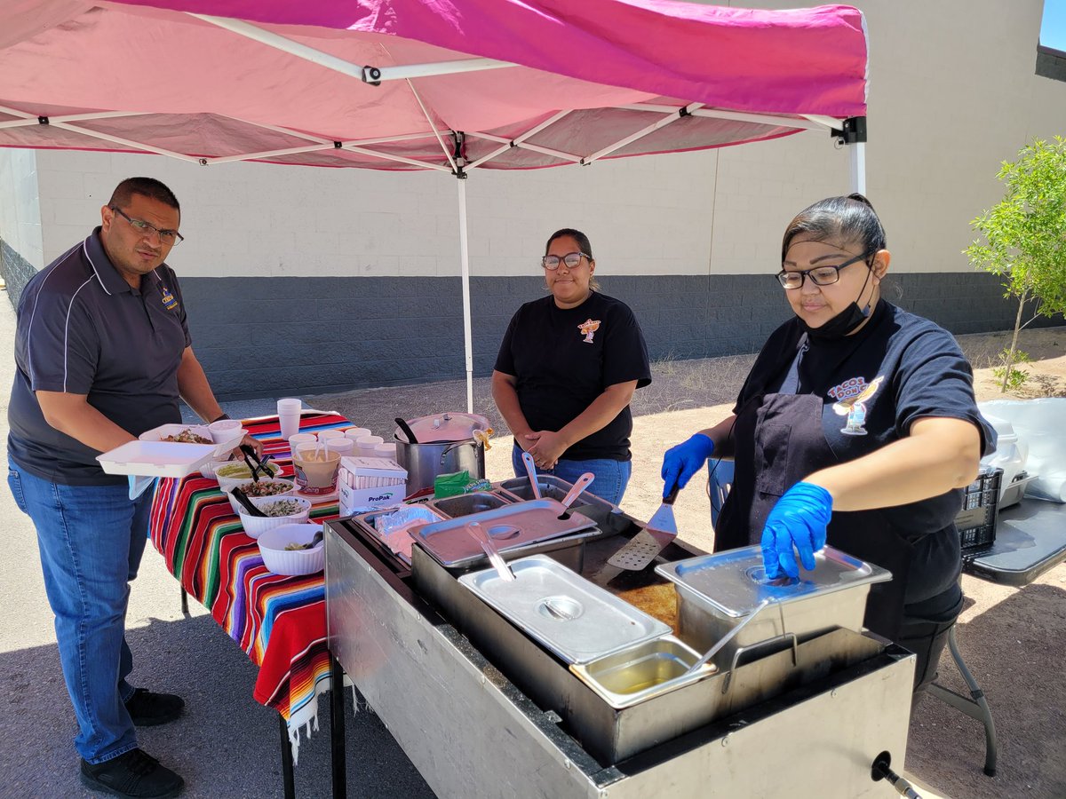 afaudoa10's tweet photo. Thank you, Admin for the Tacos AL Pastor and Kona Shaved ice!!!! Good times, at Desertwind!!! #TeacherAppreciationWeek  #teamSISD #ColtsNation  @afaudoa10 https://t.co/4FgG5RjjDD