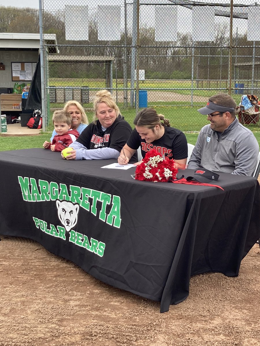 Ladybears_SB's tweet photo. We had the privilege of honoring both Addie Kromer (Wilmington College) and Phoebe Dreschel (Ohio Wesleyan) tonight for their hard work both academically and athletically as they signed their commitment letters to play college softball! https://t.co/MvjiAZO3PW