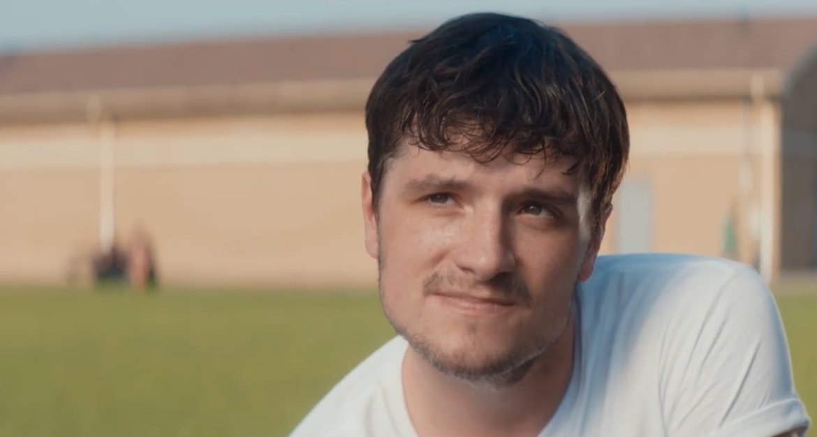 HalloweenYrRnd's tweet image. No one is suspicious of this 30 year old hanging out at high school cheerleader practice?
#TragedyGirls #HighSchoolHell