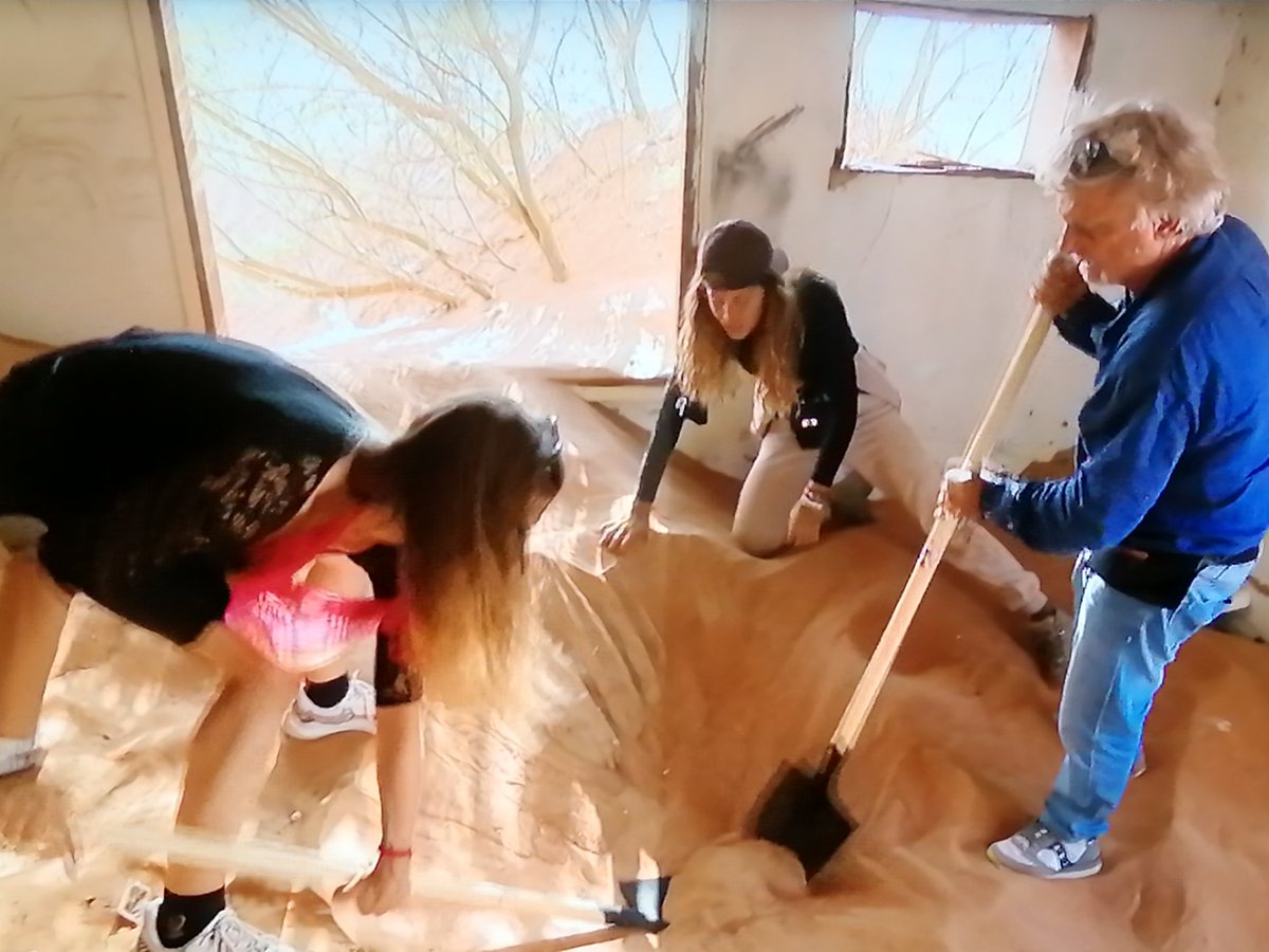 gabry_avenger85's tweet photo. Alla faccia del malus, il #viperetta rende più a scavare nel deserto che negli anni di presidenza alla Samp
#pechinoexpress https://t.co/IQhOpSqk1Z